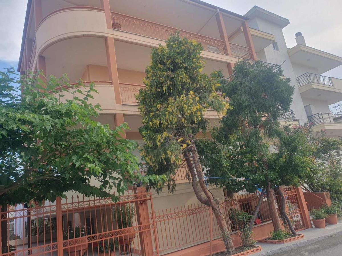 Elle Apartment By Alp Hospitality Services Nea Kallikrateia Dış mekan fotoğraf